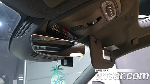 Volvo XC40 2022 — Photo 18/30