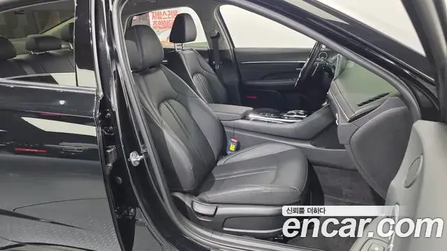 Hyundai Sonata Hybrid 2022 — Photo 2/31