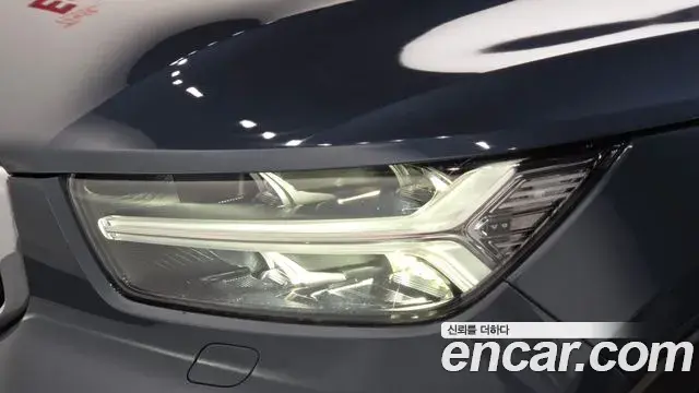 Volvo XC40 2021 — Şəkil 10/21