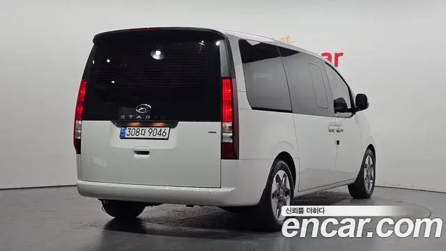 Hyundai Staria 2023 — ფოტო 31/31