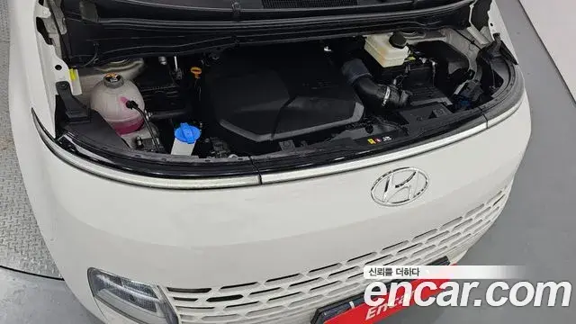 Hyundai Staria 2023 — ფოტო 15/31