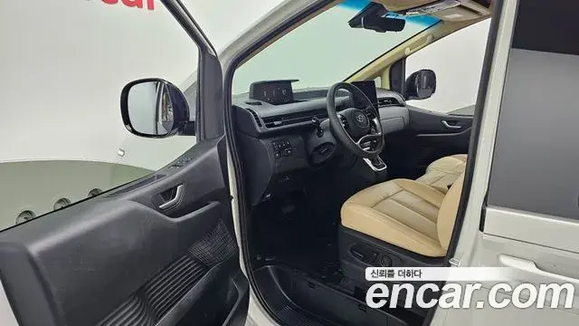 Hyundai Staria 2023 — ფოტო 27/31