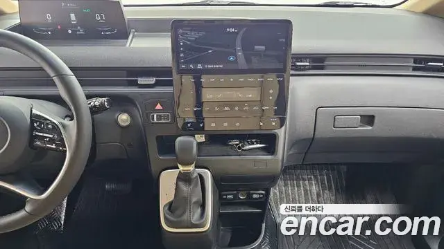 Hyundai Staria 2023 — ფოტო 18/31