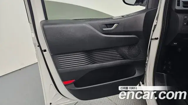 Hyundai Staria 2023 — ფოტო 3/31