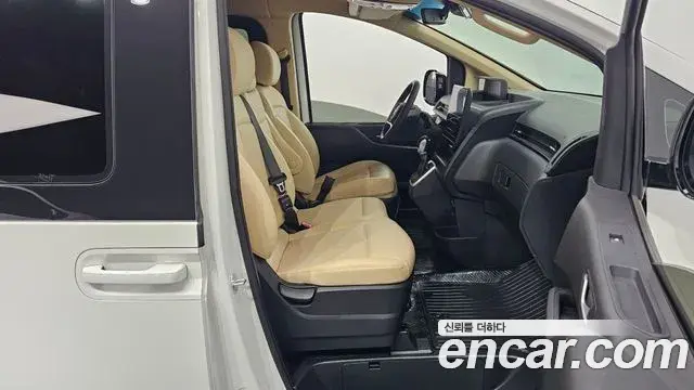 Hyundai Staria 2023 — ფოტო 14/31
