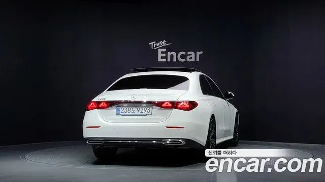 Mercedes-Benz E-Class 2025 — Фото 4/20