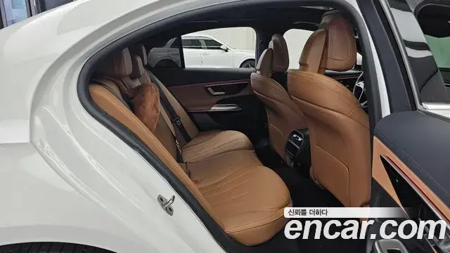 Mercedes-Benz E-Class 2025 — Фото 12/20