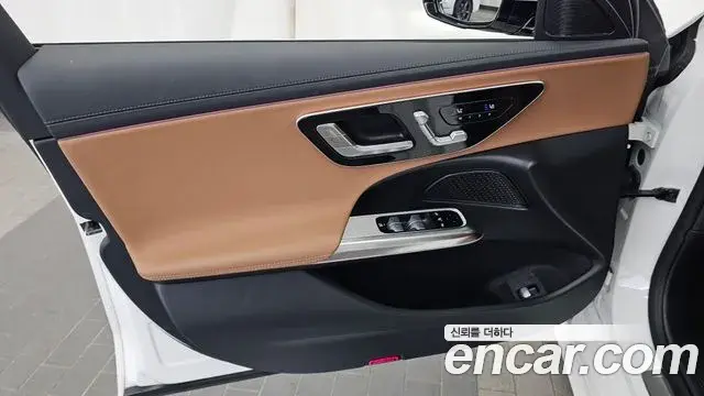 Mercedes-Benz E-Class 2025 — ფოტო 29/32
