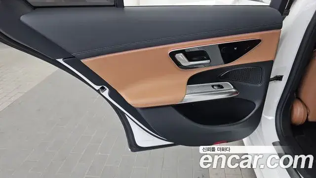 Mercedes-Benz E-Class 2025 — ფოტო 20/32