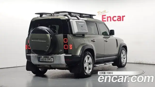 Land Rover Defender 2021 — Фото 1/20