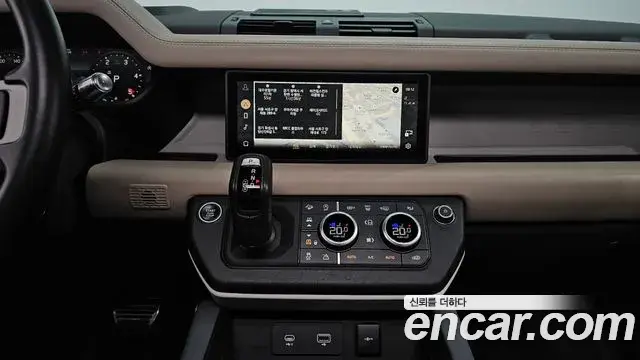 Land Rover Defender 2021 — Фото 14/20