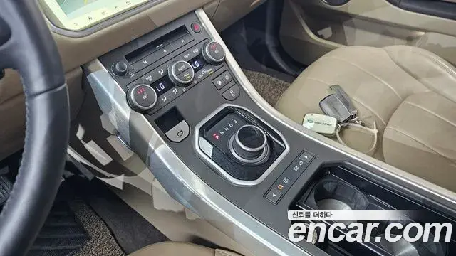 Land Rover Range Rover Evoque 2018 — Şəkil 26/30