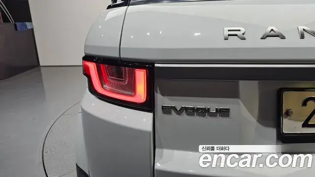 Land Rover Range Rover Evoque 2018 — Şəkil 23/30