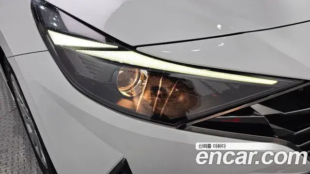 Hyundai The New Avante Hybrid 2022 — Photo 10/30