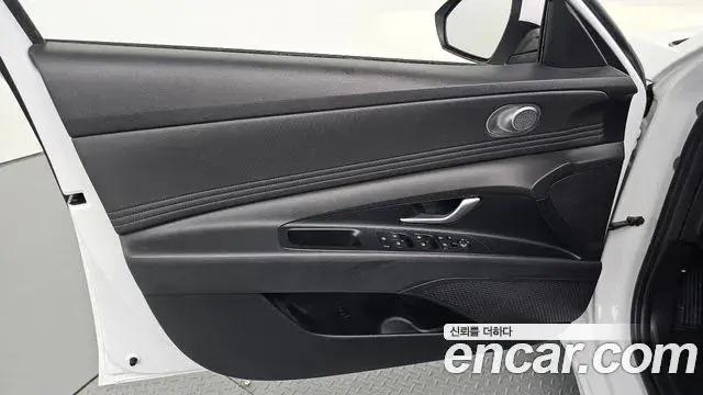 Hyundai The New Avante Hybrid 2022 — Photo 16/30