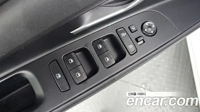 Hyundai The New Avante Hybrid 2022 — Photo 28/30
