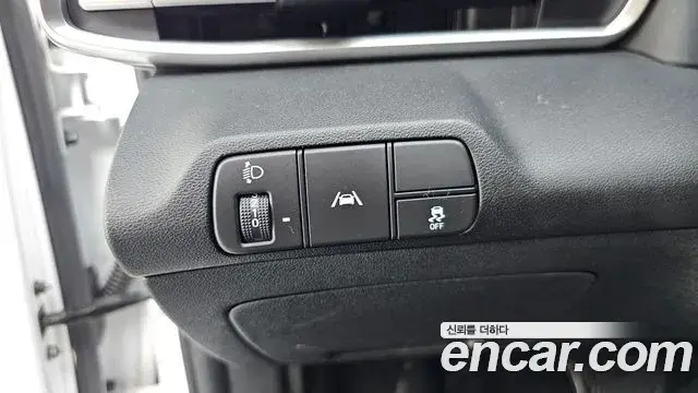 Hyundai The New Avante Hybrid 2022 — Photo 19/30