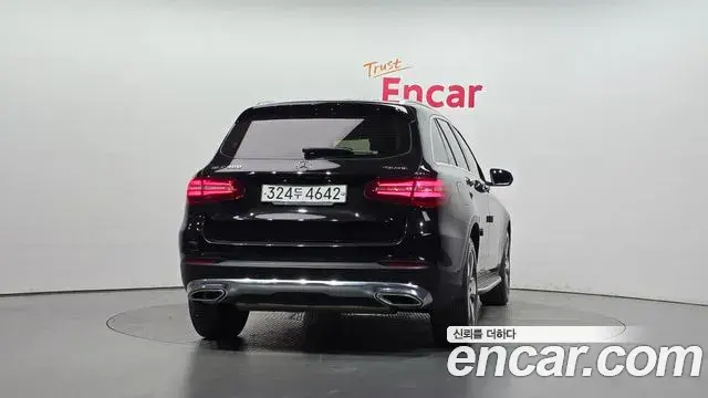 Mercedes-Benz GLC-Class 2019 — Photo 9/20