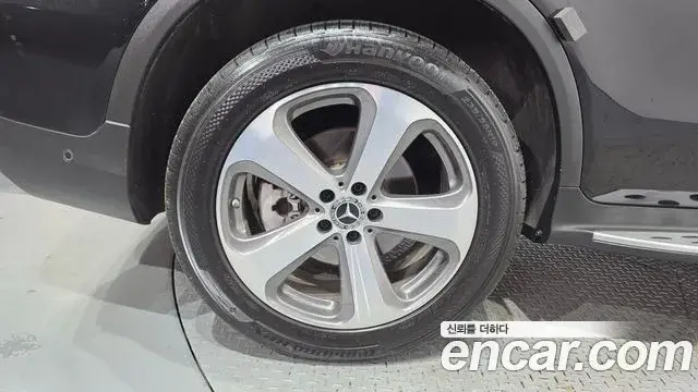 Mercedes-Benz GLC-Class 2019 — Photo 1/20