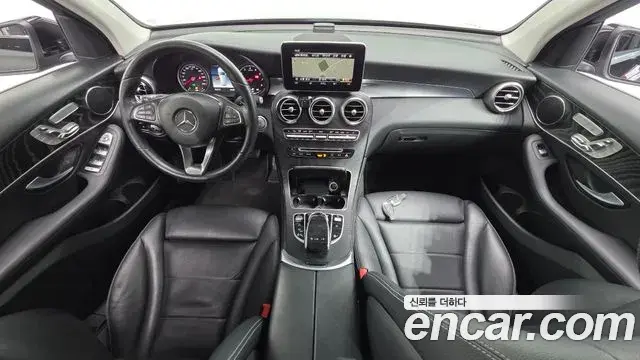 Mercedes-Benz GLC-Class 2019 — Photo 15/20