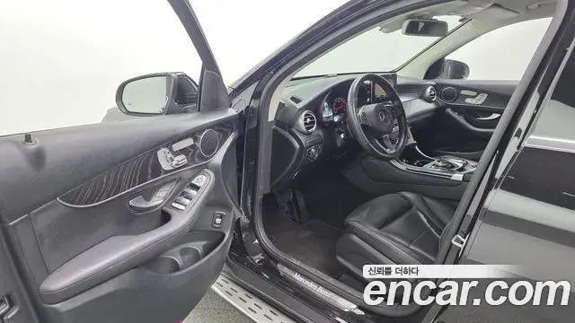 Mercedes-Benz GLC-Class 2019 — Photo 6/20