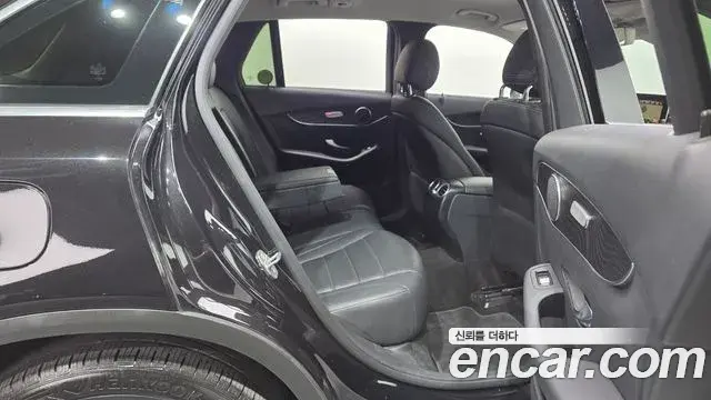 Mercedes-Benz GLC-Class 2019 — Photo 18/20