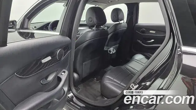 Mercedes-Benz GLC-Class 2019 — Photo 11/20