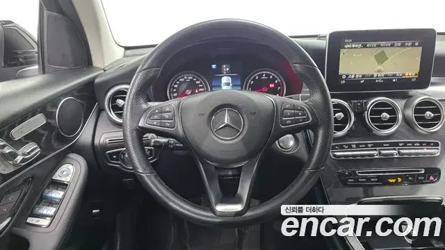 Mercedes-Benz GLC-Class 2019 — Photo 19/20