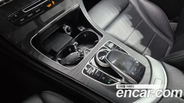 Mercedes-Benz GLC-Class 2019 — Photo 3/20