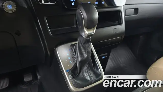 Hyundai Staria 2024 — Фото 9/20