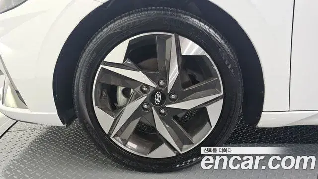 Hyundai The New Avante Hybrid 2020 — Photo 17/30