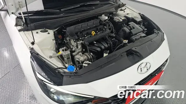 Hyundai The New Avante Hybrid 2020 — Photo 1/30