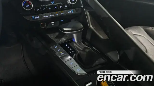 Hyundai The New Avante Hybrid 2020 — Photo 13/30
