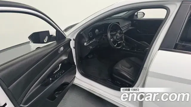 Hyundai The New Avante Hybrid 2020 — Photo 5/30