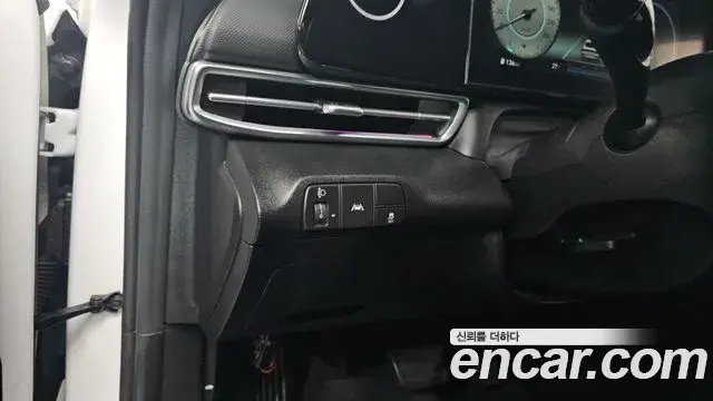 Hyundai The New Avante Hybrid 2020 — Photo 2/30