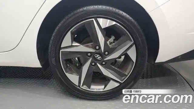 Hyundai The New Avante Hybrid 2020 — Photo 4/30