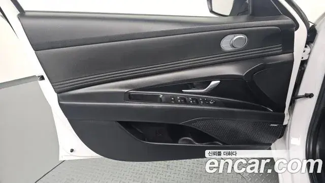 Hyundai The New Avante Hybrid 2020 — Photo 8/30