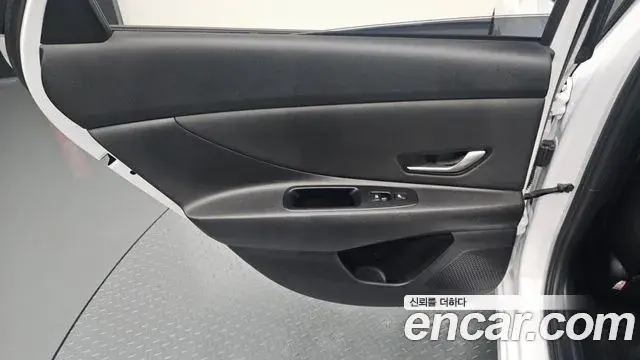 Hyundai The New Avante Hybrid 2020 — Photo 23/30