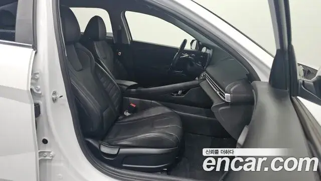 Hyundai The New Avante Hybrid 2020 — Photo 26/30