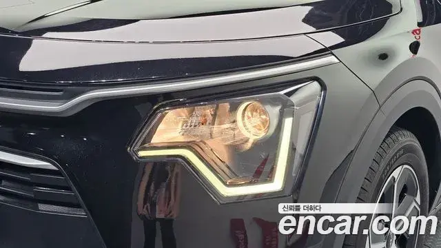 Kia Niro 2022 — Şəkil 28/30