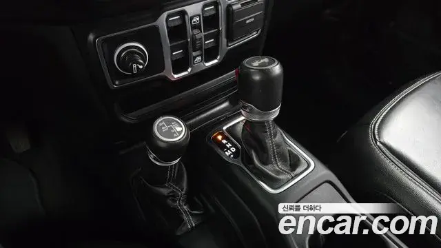 Jeep Wrangler 2021 — Şəkil 5/30