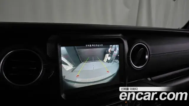 Jeep Wrangler 2021 — Şəkil 18/30