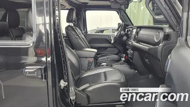 Jeep Wrangler 2021 — Şəkil 25/30