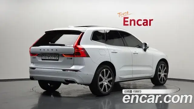 Volvo XC60 2020 — ფოტო 11/20