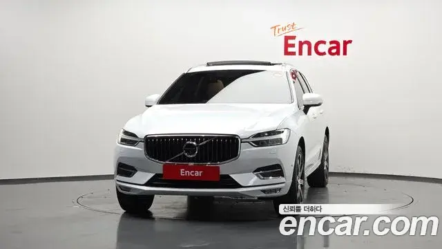 Volvo XC60 2020 — ფოტო 14/20