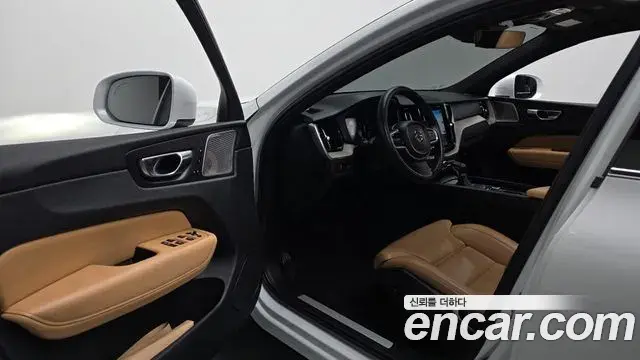 Volvo XC60 2020 — ფოტო 3/20