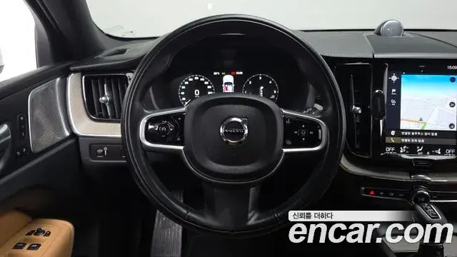 Volvo XC60 2020 — ფოტო 9/20