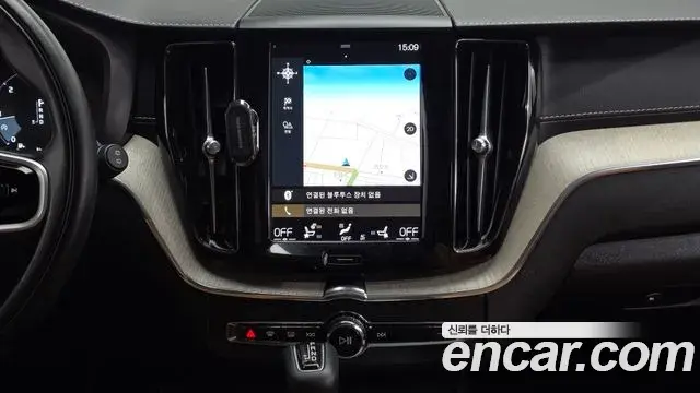 Volvo XC60 2020 — ფოტო 6/20