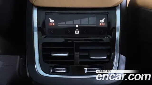 Volvo XC60 2020 — ფოტო 15/20