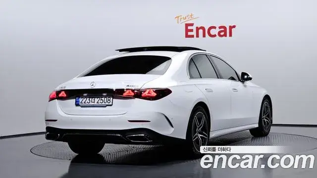 Mercedes-Benz E-Class 2024 — Şəkil 32/35